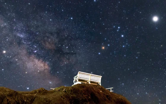 朝日と夕陽の見える岬 ラバースベンチと星空